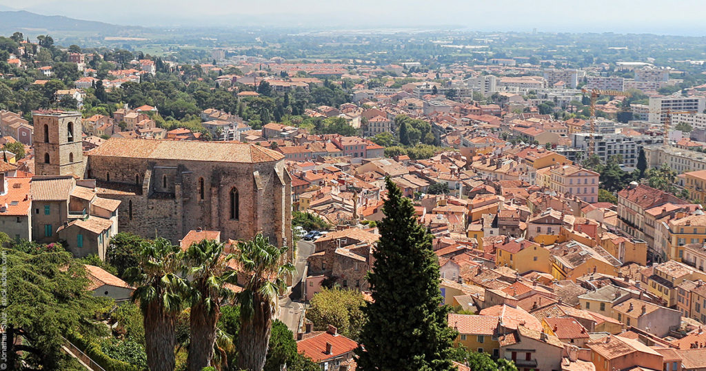 Travail à domicile à Hyères (83400)