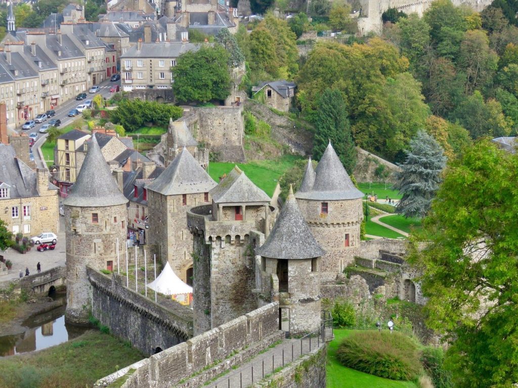 Travail à domicile à Fougères (35300)